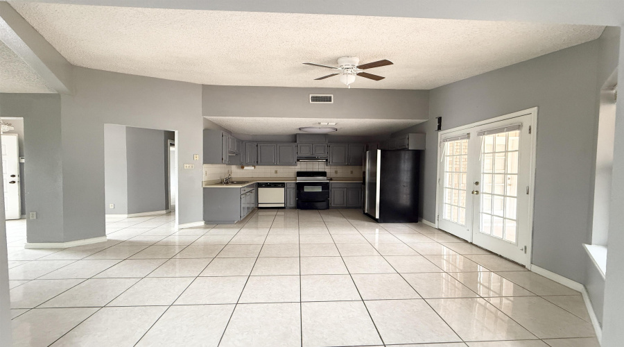 1214 St Patrick Dr, Laredo, Texas 78045-2409, 4 Bedrooms Bedrooms, 6 Rooms Rooms,2 BathroomsBathrooms,Residential,For Rent,1214 St Patrick Dr,20263184