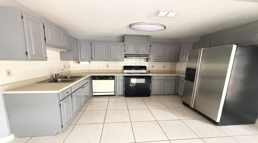 1214 St Patrick Dr, Laredo, Texas 78045-2409, 4 Bedrooms Bedrooms, 6 Rooms Rooms,2 BathroomsBathrooms,Residential,For Rent,1214 St Patrick Dr,20263184