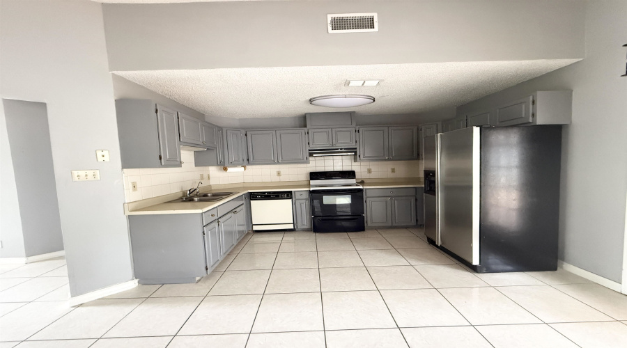 1214 St Patrick Dr, Laredo, Texas 78045-2409, 4 Bedrooms Bedrooms, 6 Rooms Rooms,2 BathroomsBathrooms,Residential,For Rent,1214 St Patrick Dr,20263184