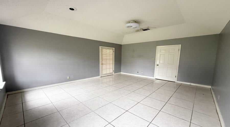 1214 St Patrick Dr, Laredo, Texas 78045-2409, 4 Bedrooms Bedrooms, 6 Rooms Rooms,2 BathroomsBathrooms,Residential,For Rent,1214 St Patrick Dr,20263184