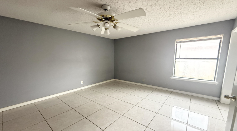 1214 St Patrick Dr, Laredo, Texas 78045-2409, 4 Bedrooms Bedrooms, 6 Rooms Rooms,2 BathroomsBathrooms,Residential,For Rent,1214 St Patrick Dr,20263184