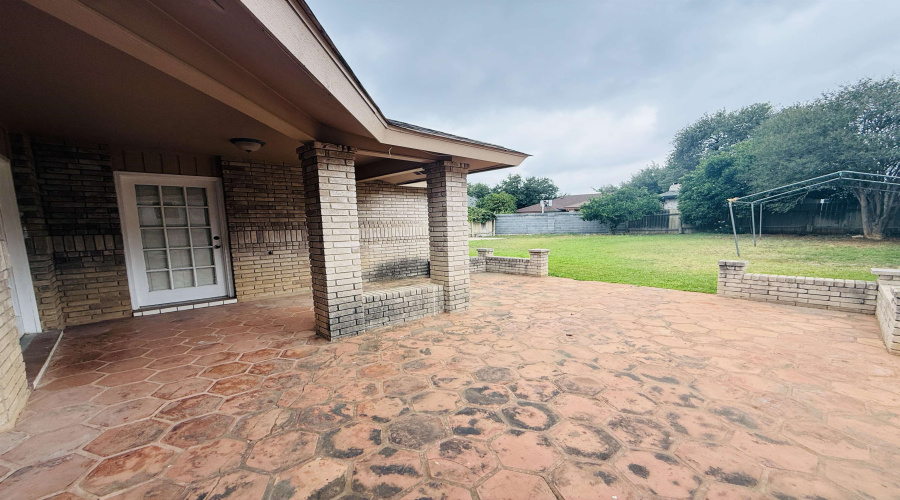 1214 St Patrick Dr, Laredo, Texas 78045-2409, 4 Bedrooms Bedrooms, 6 Rooms Rooms,2 BathroomsBathrooms,Residential,For Rent,1214 St Patrick Dr,20263184