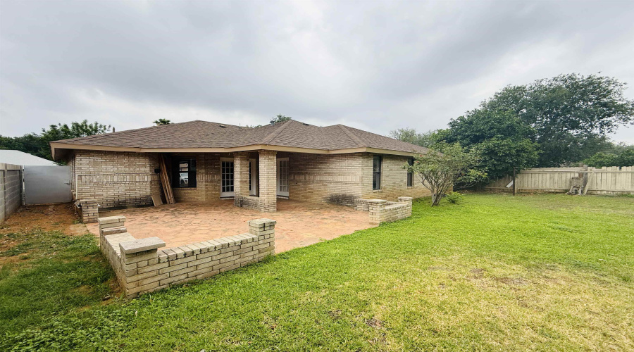 1214 St Patrick Dr, Laredo, Texas 78045-2409, 4 Bedrooms Bedrooms, 6 Rooms Rooms,2 BathroomsBathrooms,Residential,For Rent,1214 St Patrick Dr,20263184