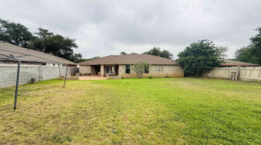 1214 St Patrick Dr, Laredo, Texas 78045-2409, 4 Bedrooms Bedrooms, 6 Rooms Rooms,2 BathroomsBathrooms,Residential,For Rent,1214 St Patrick Dr,20263184