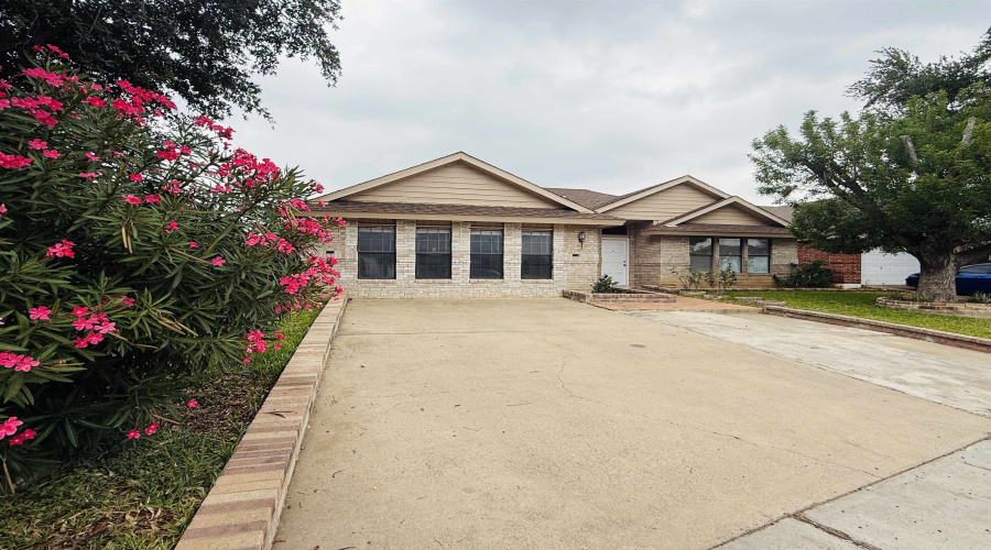 1214 St Patrick Dr, Laredo, Texas 78045-2409, 4 Bedrooms Bedrooms, 6 Rooms Rooms,2 BathroomsBathrooms,Residential,For Rent,1214 St Patrick Dr,20263184