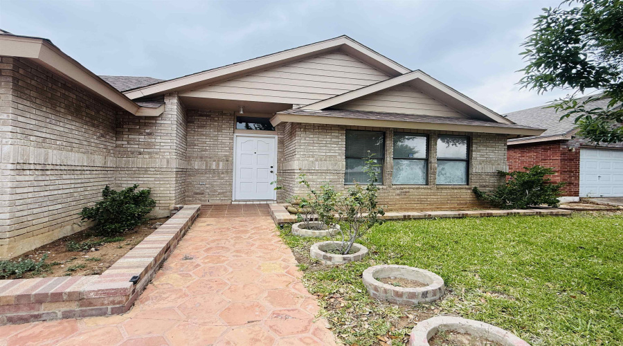1214 St Patrick Dr, Laredo, Texas 78045-2409, 4 Bedrooms Bedrooms, 6 Rooms Rooms,2 BathroomsBathrooms,Residential,For Rent,1214 St Patrick Dr,20263184