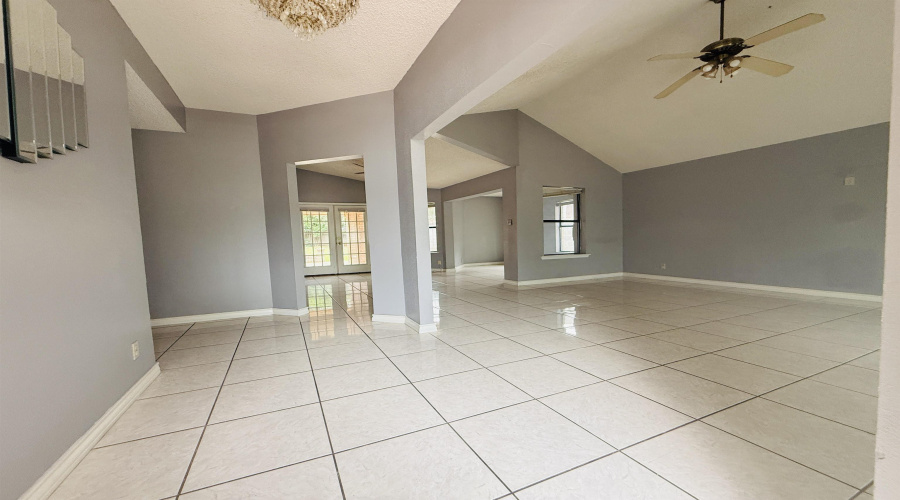 1214 St Patrick Dr, Laredo, Texas 78045-2409, 4 Bedrooms Bedrooms, 6 Rooms Rooms,2 BathroomsBathrooms,Residential,For Rent,1214 St Patrick Dr,20263184