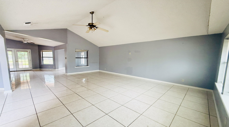 1214 St Patrick Dr, Laredo, Texas 78045-2409, 4 Bedrooms Bedrooms, 6 Rooms Rooms,2 BathroomsBathrooms,Residential,For Rent,1214 St Patrick Dr,20263184
