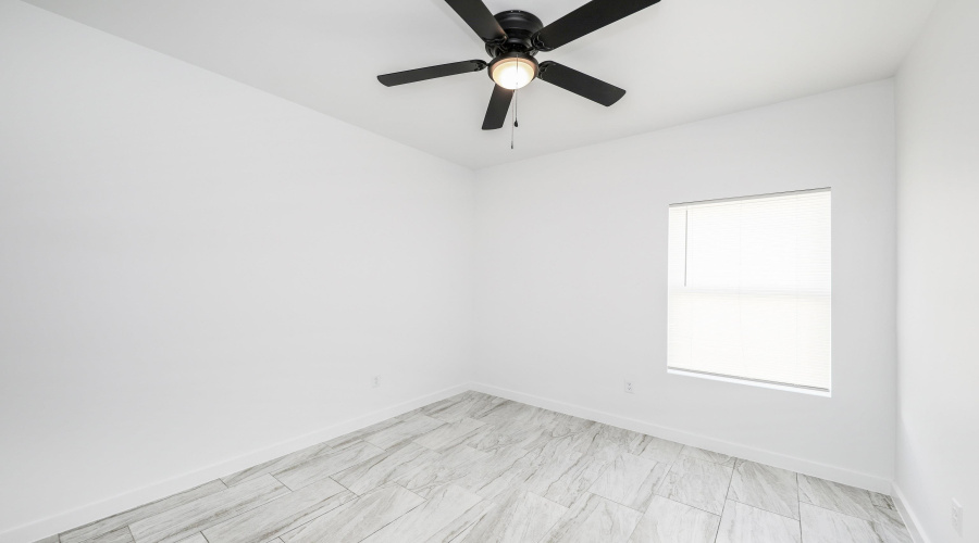 3911 Casa Blanca Lake Rd, Laredo, Texas 78041, 3 Bedrooms Bedrooms, 5 Rooms Rooms,2 BathroomsBathrooms,Residential,For Rent,3911 Casa Blanca Lake Rd,20263189