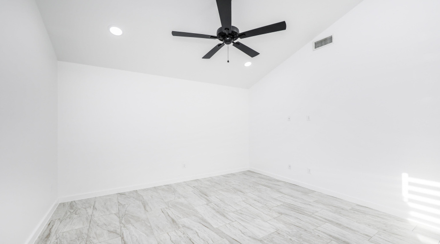 3911 Casa Blanca Lake Rd, Laredo, Texas 78041, 3 Bedrooms Bedrooms, 5 Rooms Rooms,2 BathroomsBathrooms,Residential,For Rent,3911 Casa Blanca Lake Rd,20263189