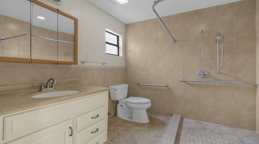 2103 Bismark St, Laredo, Texas 78043, 4 Bedrooms Bedrooms, 5 Rooms Rooms,2 BathroomsBathrooms,Residential,For Sale,2103 Bismark St,20263190