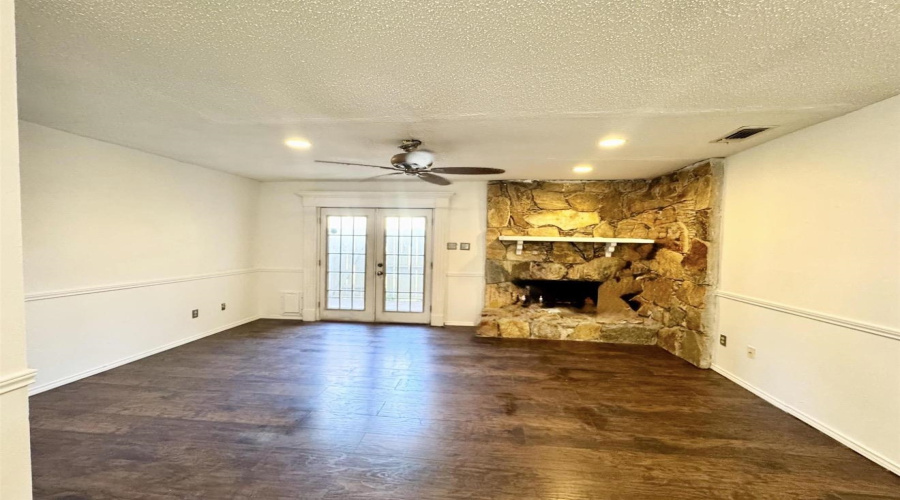 200 Martingale Ln, Laredo, Texas 78041, 2 Bedrooms Bedrooms, 5 Rooms Rooms,2 BathroomsBathrooms,Residential,For Sale,200 Martingale Ln,20263193