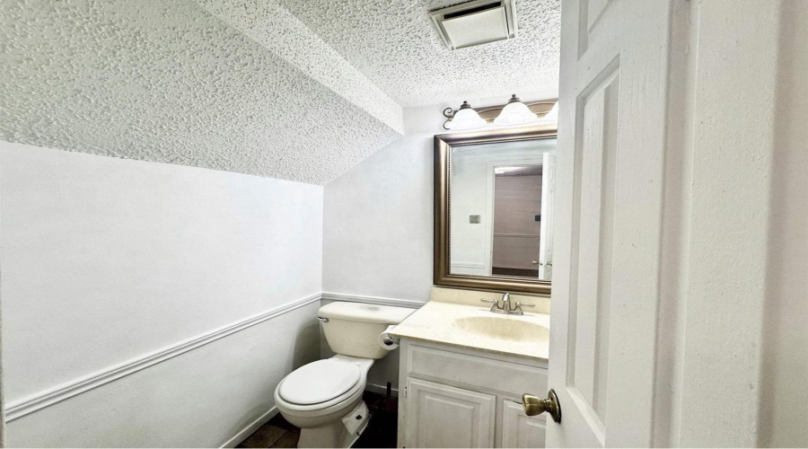 200 Martingale Ln, Laredo, Texas 78041, 2 Bedrooms Bedrooms, 5 Rooms Rooms,2 BathroomsBathrooms,Residential,For Sale,200 Martingale Ln,20263193