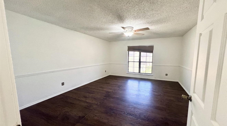 200 Martingale Ln, Laredo, Texas 78041, 2 Bedrooms Bedrooms, 5 Rooms Rooms,2 BathroomsBathrooms,Residential,For Sale,200 Martingale Ln,20263193