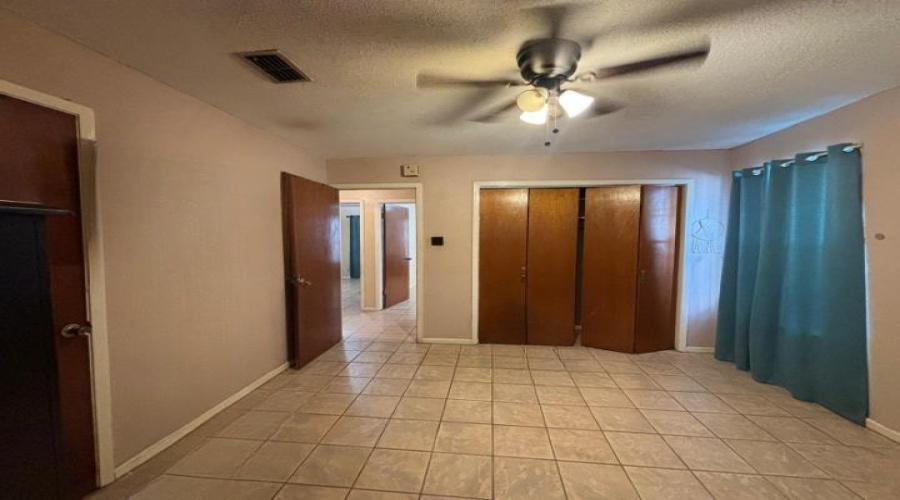 2003 Farias St, Laredo, Texas 78040, 4 Bedrooms Bedrooms, 6 Rooms Rooms,2 BathroomsBathrooms,Residential,For Sale,2003 Farias St,20263194