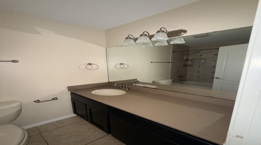 4205 Indian River Ave, Laredo, Texas 78045, 2 Bedrooms Bedrooms, 4 Rooms Rooms,1 BathroomBathrooms,Residential,For Rent,4205 Indian River Ave,20263198