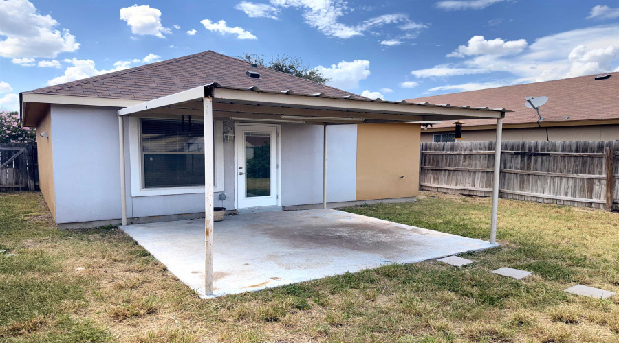 4205 Indian River Ave, Laredo, Texas 78045, 2 Bedrooms Bedrooms, 4 Rooms Rooms,1 BathroomBathrooms,Residential,For Rent,4205 Indian River Ave,20263198