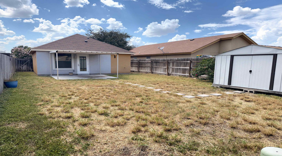 4205 Indian River Ave, Laredo, Texas 78045, 2 Bedrooms Bedrooms, 4 Rooms Rooms,1 BathroomBathrooms,Residential,For Rent,4205 Indian River Ave,20263198