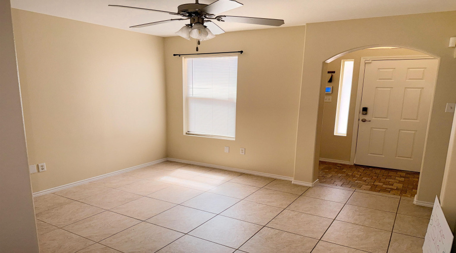 4205 Indian River Ave, Laredo, Texas 78045, 2 Bedrooms Bedrooms, 4 Rooms Rooms,1 BathroomBathrooms,Residential,For Rent,4205 Indian River Ave,20263198