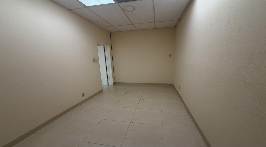 1505 Calle Del Norte, Laredo, Texas 78041, 1 Room Rooms,2 BathroomsBathrooms,Commercial retail/office,For Rent,1505 Calle Del Norte,20263201