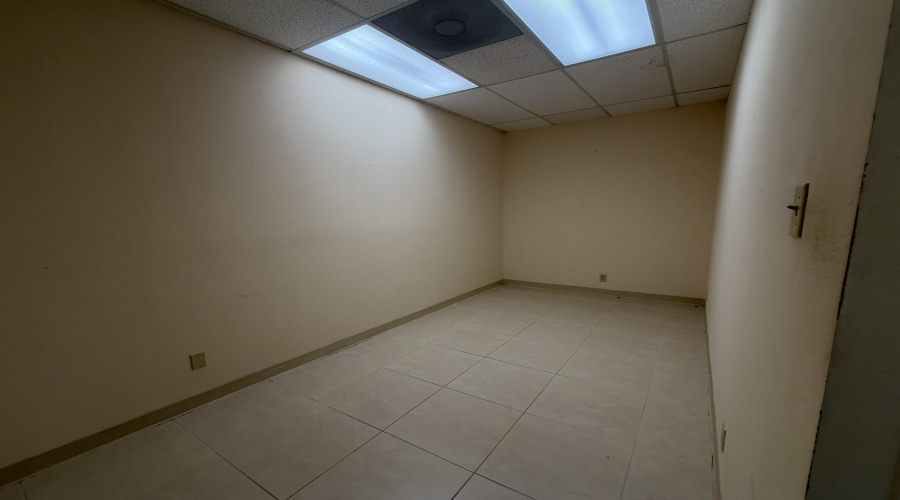 1505 Calle Del Norte, Laredo, Texas 78041, 1 Room Rooms,2 BathroomsBathrooms,Commercial retail/office,For Rent,1505 Calle Del Norte,20263201