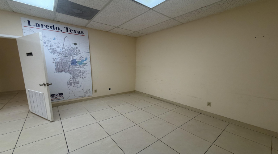 1505 Calle Del Norte, Laredo, Texas 78041, 1 Room Rooms,2 BathroomsBathrooms,Commercial retail/office,For Rent,1505 Calle Del Norte,20263201