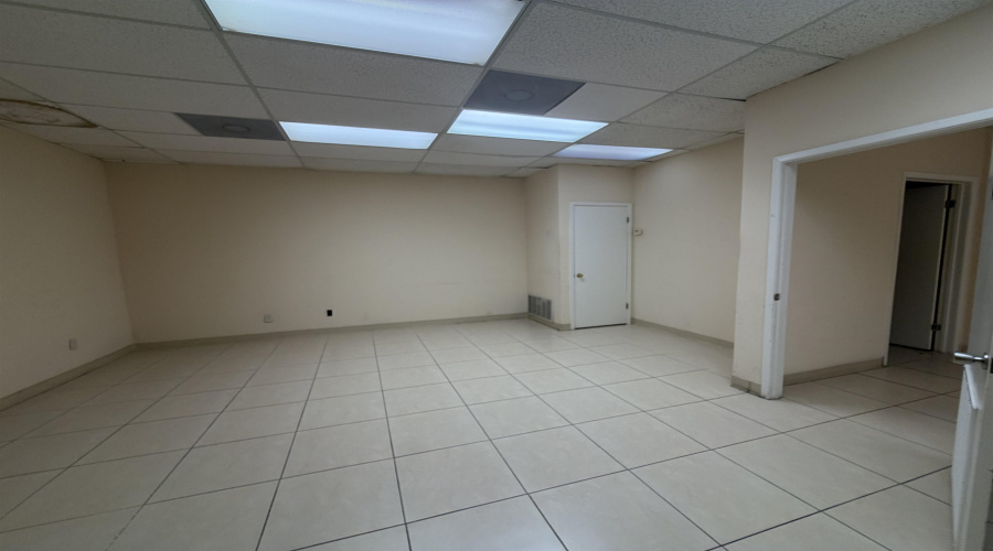 1505 Calle Del Norte, Laredo, Texas 78041, 1 Room Rooms,2 BathroomsBathrooms,Commercial retail/office,For Rent,1505 Calle Del Norte,20263201