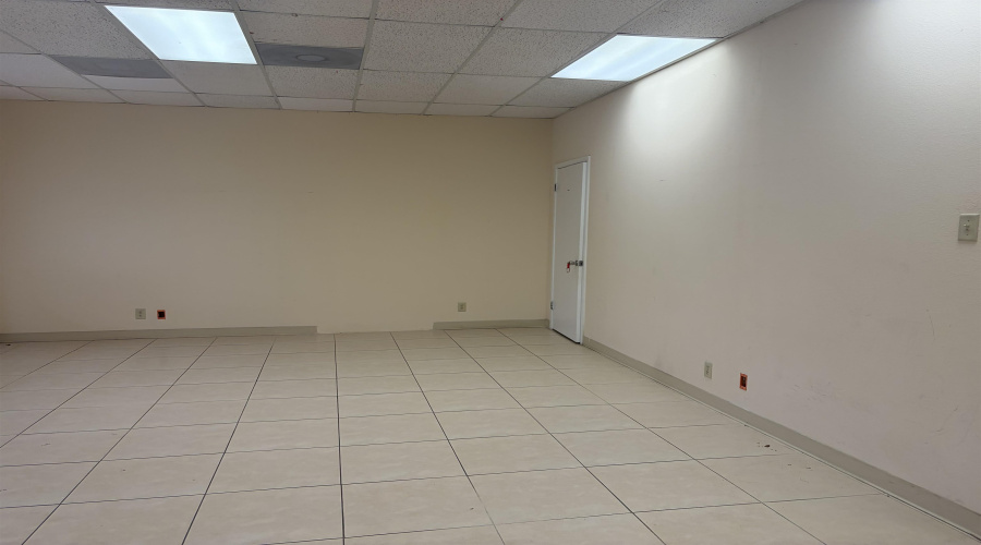 1505 Calle Del Norte, Laredo, Texas 78041, 1 Room Rooms,2 BathroomsBathrooms,Commercial retail/office,For Rent,1505 Calle Del Norte,20263201