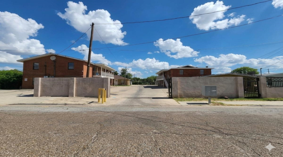 2407 Pierce St, Laredo, Texas 78041, ,Multi-family,For Sale,2407 Pierce St,20263200