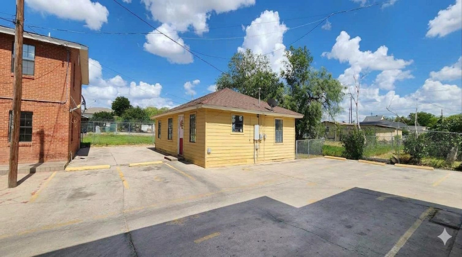2407 Pierce St, Laredo, Texas 78041, ,Multi-family,For Sale,2407 Pierce St,20263200