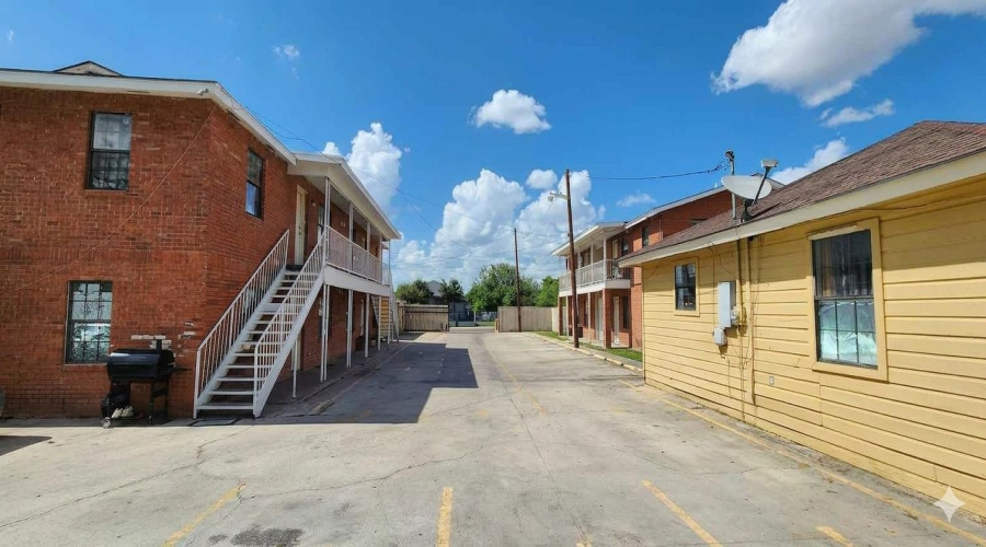 2407 Pierce St, Laredo, Texas 78041, ,Multi-family,For Sale,2407 Pierce St,20263200
