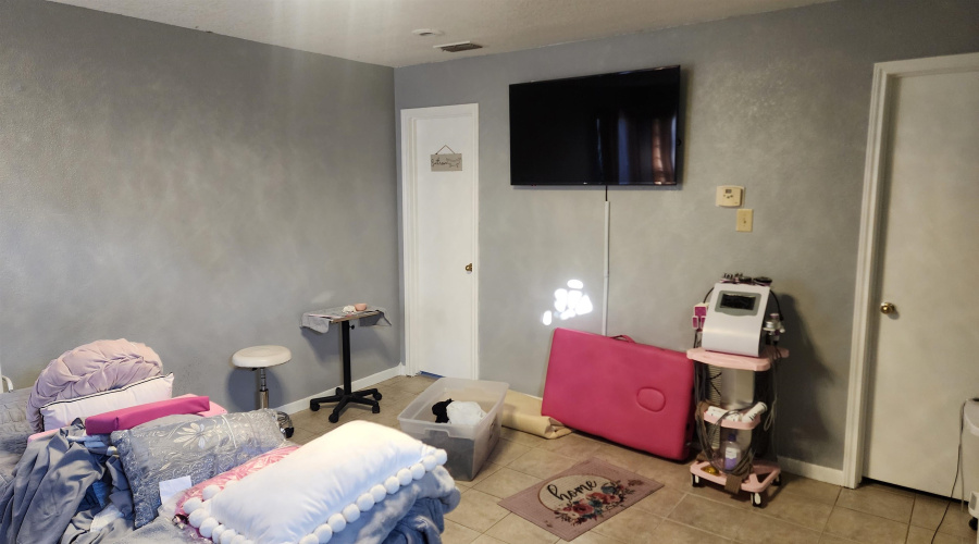 1801 Clark Blvd, LAREDO, Texas 78043-2320, 3 Bedrooms Bedrooms, 5 Rooms Rooms,3 BathroomsBathrooms,Residential,For Sale,1801 Clark Blvd,20263199