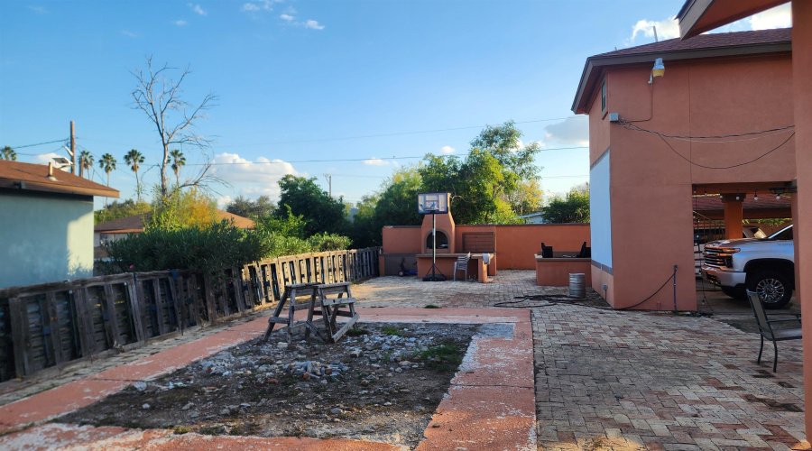 1801 Clark Blvd, LAREDO, Texas 78043-2320, 3 Bedrooms Bedrooms, 5 Rooms Rooms,3 BathroomsBathrooms,Residential,For Sale,1801 Clark Blvd,20263199