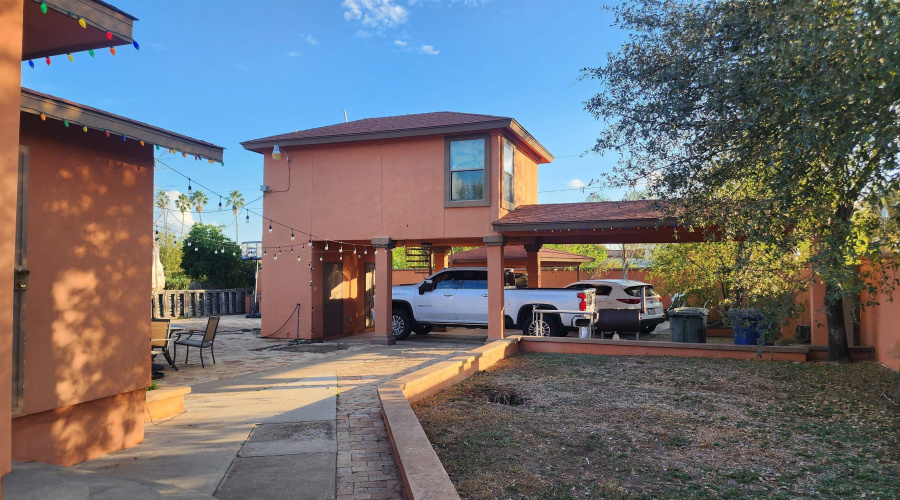 1801 Clark Blvd, LAREDO, Texas 78043-2320, 3 Bedrooms Bedrooms, 5 Rooms Rooms,3 BathroomsBathrooms,Residential,For Sale,1801 Clark Blvd,20263199