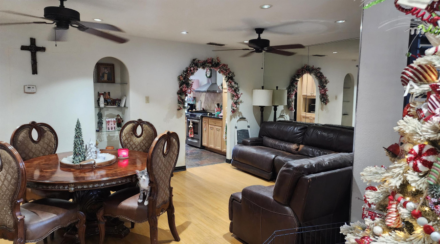 1801 Clark Blvd, LAREDO, Texas 78043-2320, 3 Bedrooms Bedrooms, 5 Rooms Rooms,3 BathroomsBathrooms,Residential,For Sale,1801 Clark Blvd,20263199