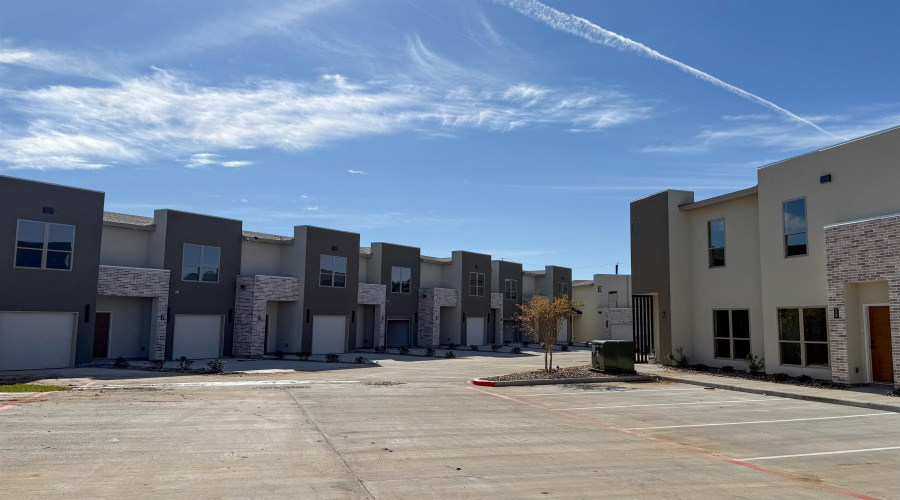 7613 King Arthurs Ct, Laredo, Texas 78041, 3 Bedrooms Bedrooms, 1 Room Rooms,2 BathroomsBathrooms,Residential,For Rent,7613 King Arthurs Ct,20263203