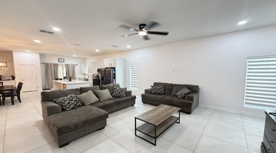 1628 Brangus St., Laredo, Texas 78046, 4 Bedrooms Bedrooms, 5 Rooms Rooms,2 BathroomsBathrooms,Residential,For Sale,1628 Brangus St.,20263205