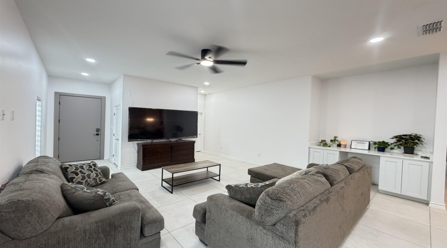 1628 Brangus St., Laredo, Texas 78046, 4 Bedrooms Bedrooms, 5 Rooms Rooms,2 BathroomsBathrooms,Residential,For Sale,1628 Brangus St.,20263205