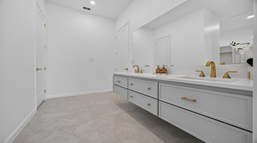 201 Sorella Loop, Laredo, Texas 78045, 4 Bedrooms Bedrooms, 4 Rooms Rooms,2 BathroomsBathrooms,Residential,For Sale,201 Sorella Loop,20263206