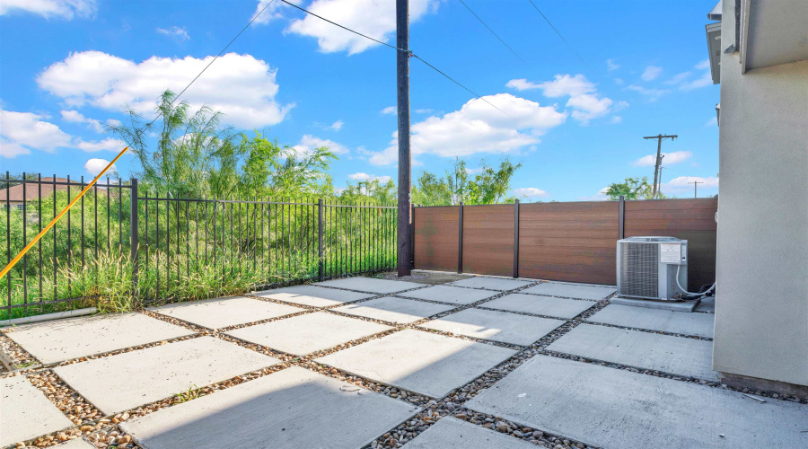 7613 King Arthurs Ct, Laredo, Texas 78041, 3 Bedrooms Bedrooms, 1 Room Rooms,2 BathroomsBathrooms,Residential,For Rent,7613 King Arthurs Ct,20263207