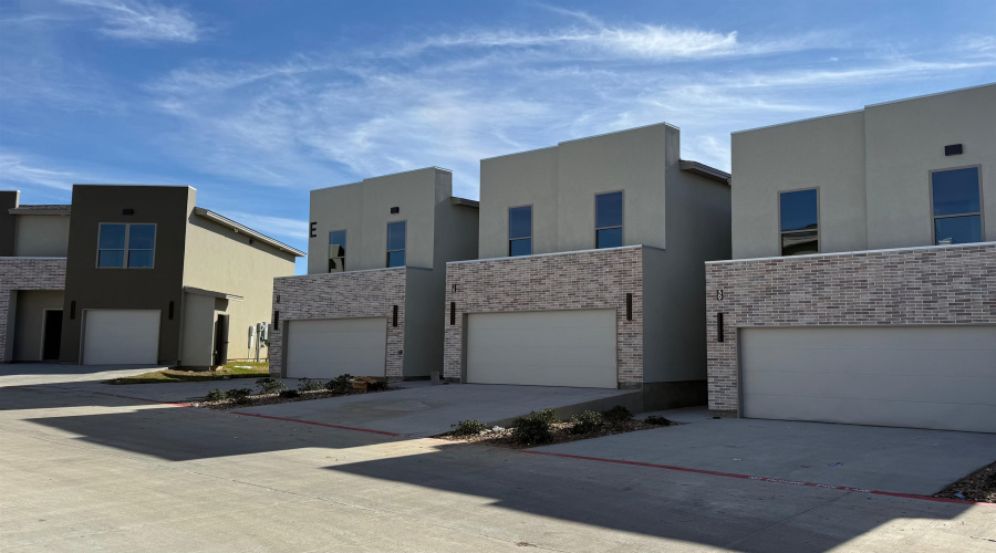 7613 King Arthurs Ct, Laredo, Texas 78041, 3 Bedrooms Bedrooms, 1 Room Rooms,2 BathroomsBathrooms,Residential,For Rent,7613 King Arthurs Ct,20263207