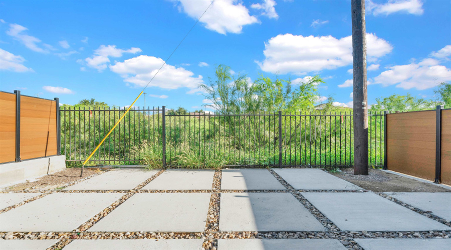 7613 King Arthurs Ct, Laredo, Texas 78041, 3 Bedrooms Bedrooms, 1 Room Rooms,2 BathroomsBathrooms,Residential,For Rent,7613 King Arthurs Ct,20263207