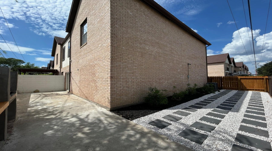 2445 Monarch Dr, LAREDO, Texas 78045, 3 Bedrooms Bedrooms, 8 Rooms Rooms,2 BathroomsBathrooms,Residential,For Rent,2445 Monarch Dr,20263208