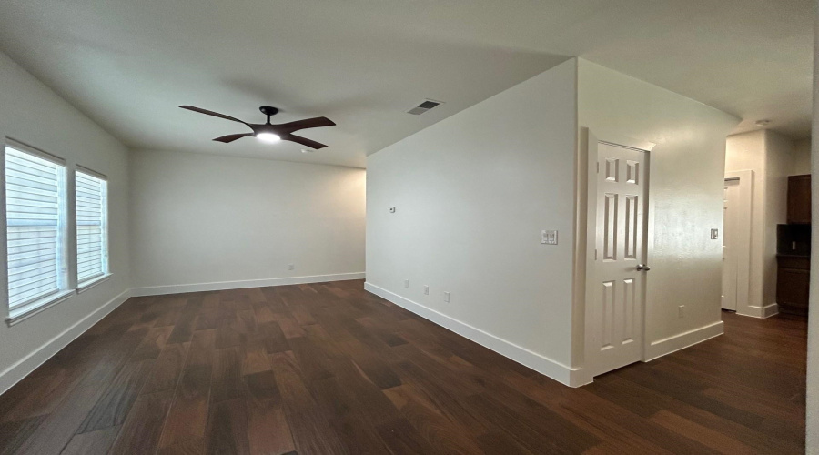 2445 Monarch Dr, LAREDO, Texas 78045, 3 Bedrooms Bedrooms, 8 Rooms Rooms,2 BathroomsBathrooms,Residential,For Rent,2445 Monarch Dr,20263208