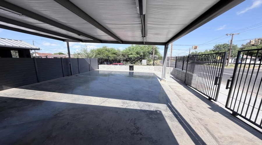 101 Corpus Christi St, Laredo, Texas 78040, 1 Room Rooms,1 BathroomBathrooms,Commercial retail/office,For Rent,101 Corpus Christi St,20263214