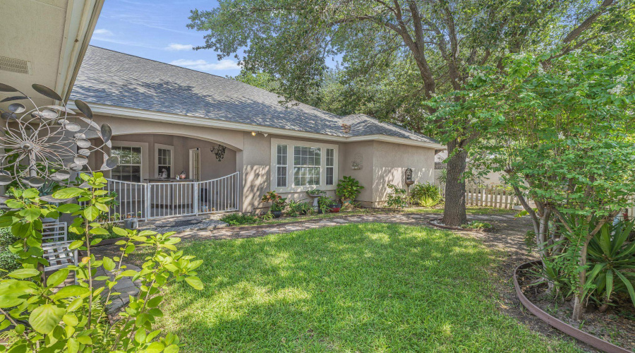 510 Nightingale Bend, Laredo, Texas 78045, 3 Bedrooms Bedrooms, 7 Rooms Rooms,2 BathroomsBathrooms,Residential,For Sale,510 Nightingale Bend,20263210