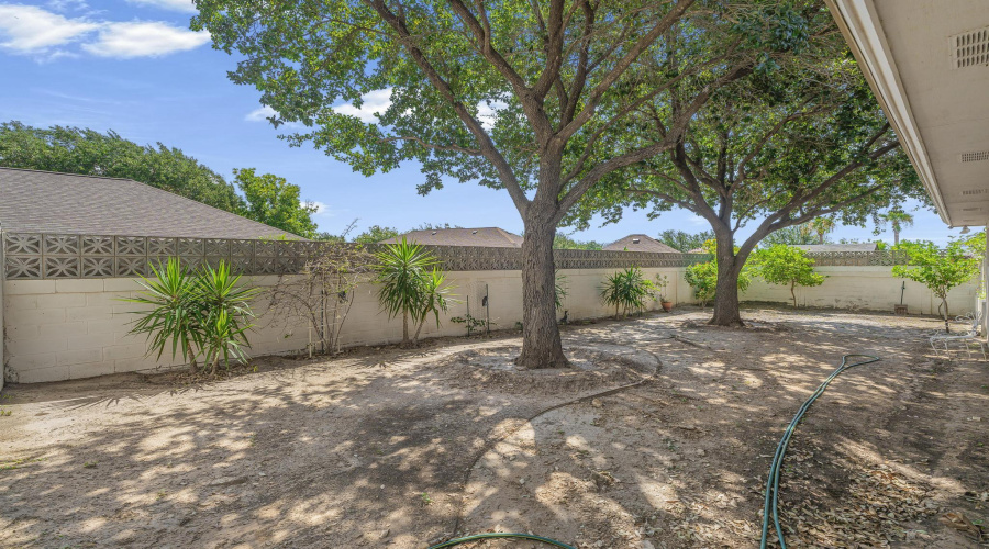 510 Nightingale Bend, Laredo, Texas 78045, 3 Bedrooms Bedrooms, 7 Rooms Rooms,2 BathroomsBathrooms,Residential,For Sale,510 Nightingale Bend,20263210