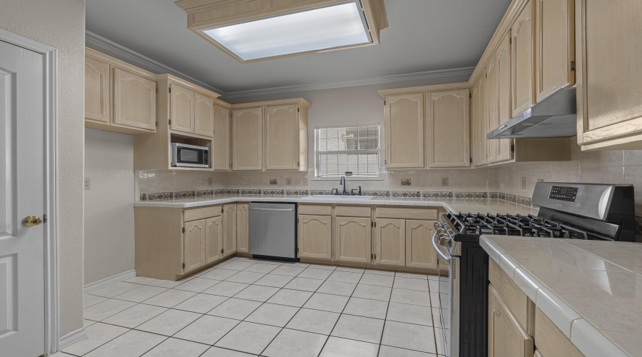 510 Nightingale Bend, Laredo, Texas 78045, 3 Bedrooms Bedrooms, 7 Rooms Rooms,2 BathroomsBathrooms,Residential,For Sale,510 Nightingale Bend,20263210