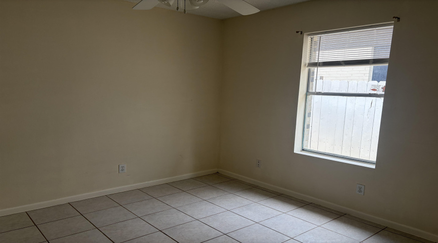 6018 Colt Dr, Laredo, Texas 78043, 3 Bedrooms Bedrooms, 6 Rooms Rooms,2 BathroomsBathrooms,Residential,For Sale,6018 Colt Dr,20263212
