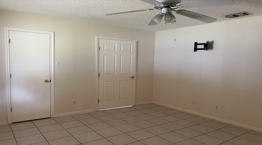 6018 Colt Dr, Laredo, Texas 78043, 3 Bedrooms Bedrooms, 6 Rooms Rooms,2 BathroomsBathrooms,Residential,For Sale,6018 Colt Dr,20263212